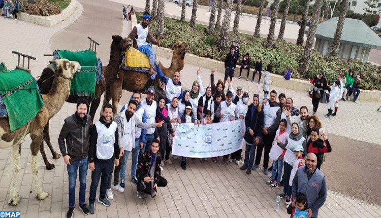 Des acteurs associatifs se mobilisent au cours du weekend dernier, dans le cadre d'une action citoyenne et écologique pour la collecte des déchets au niveau de la plage d'Essaouira. 28022022-Essaouira