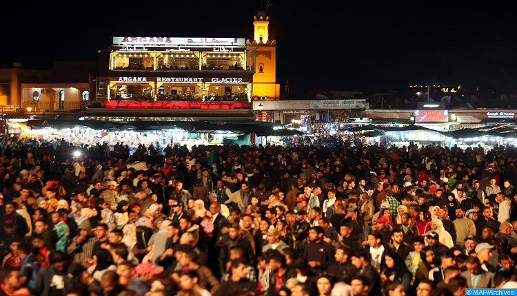 La légende du cinéma mondial Robert de Niro sest rendu, dimanche (02/12/2018) à la place Jemaa El Fna pour présenter au public son film The Untouchables, dans le cadre de la 17ème édition du Festival International du Film de Marrakech (FIFM).