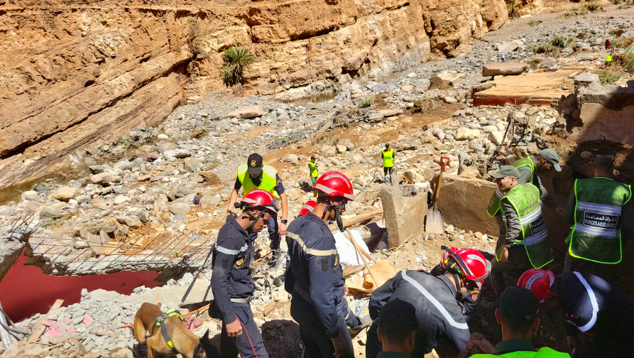 بالصور: السلطات تواصل رحلة البحث عن مفقودين جراء الفيضان بطاطا