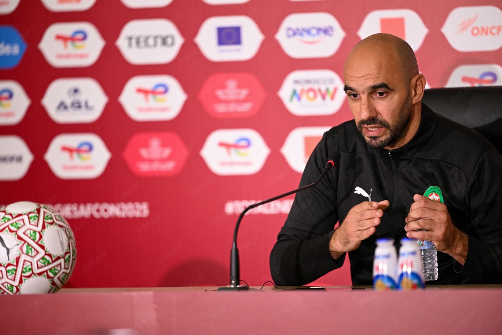 الركراكي: الأفضلية الكاميرونية من الماضي والتحضير الذهني مفتاح الفوز