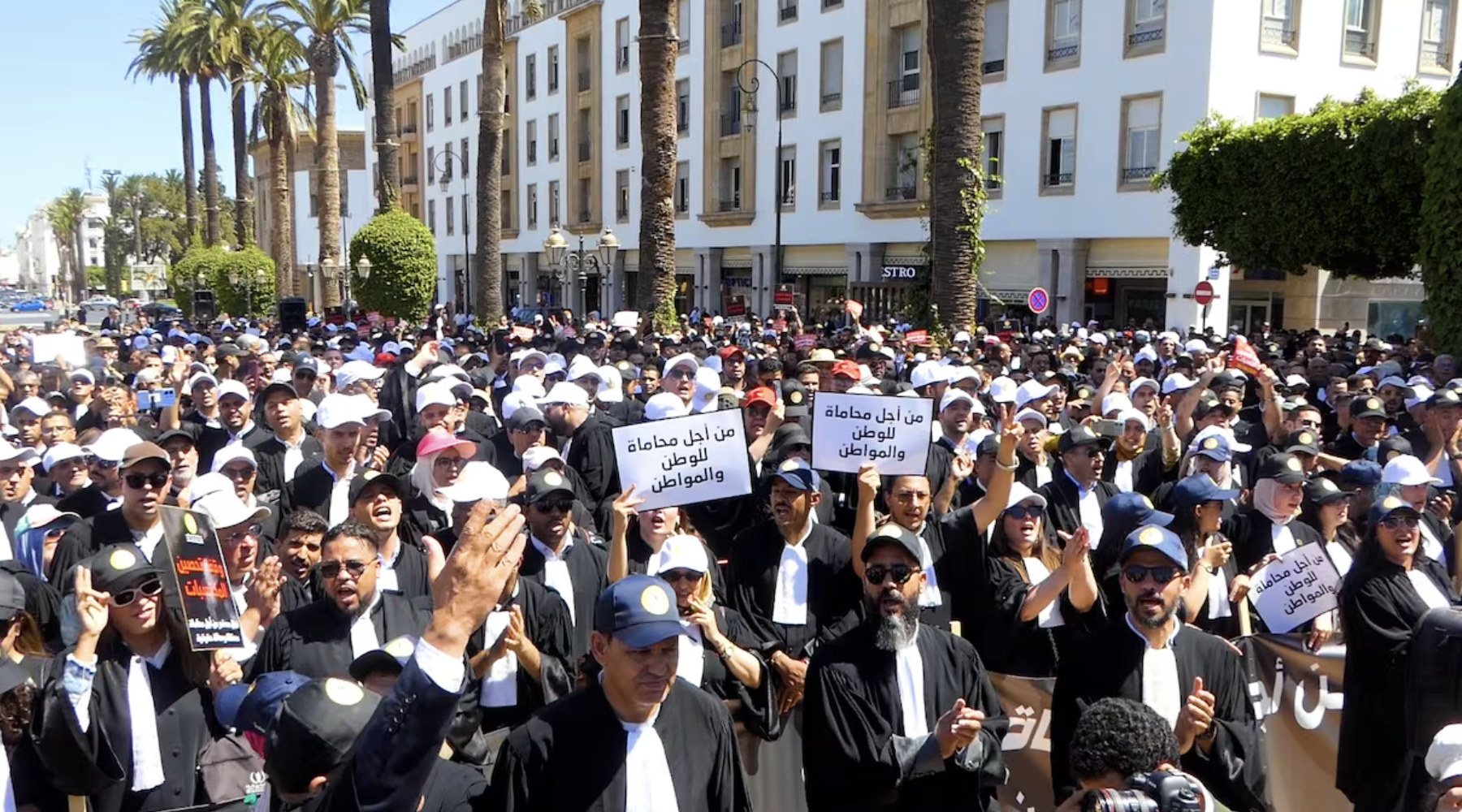 تمديد إضراب المحامين بالمغرب يواصل شل حركة المحاكم وتعطيل مصالح المتقاضين
